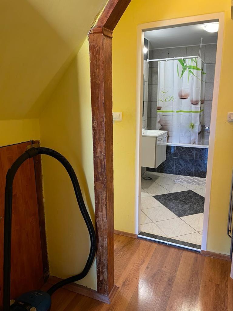 Apartment Many *